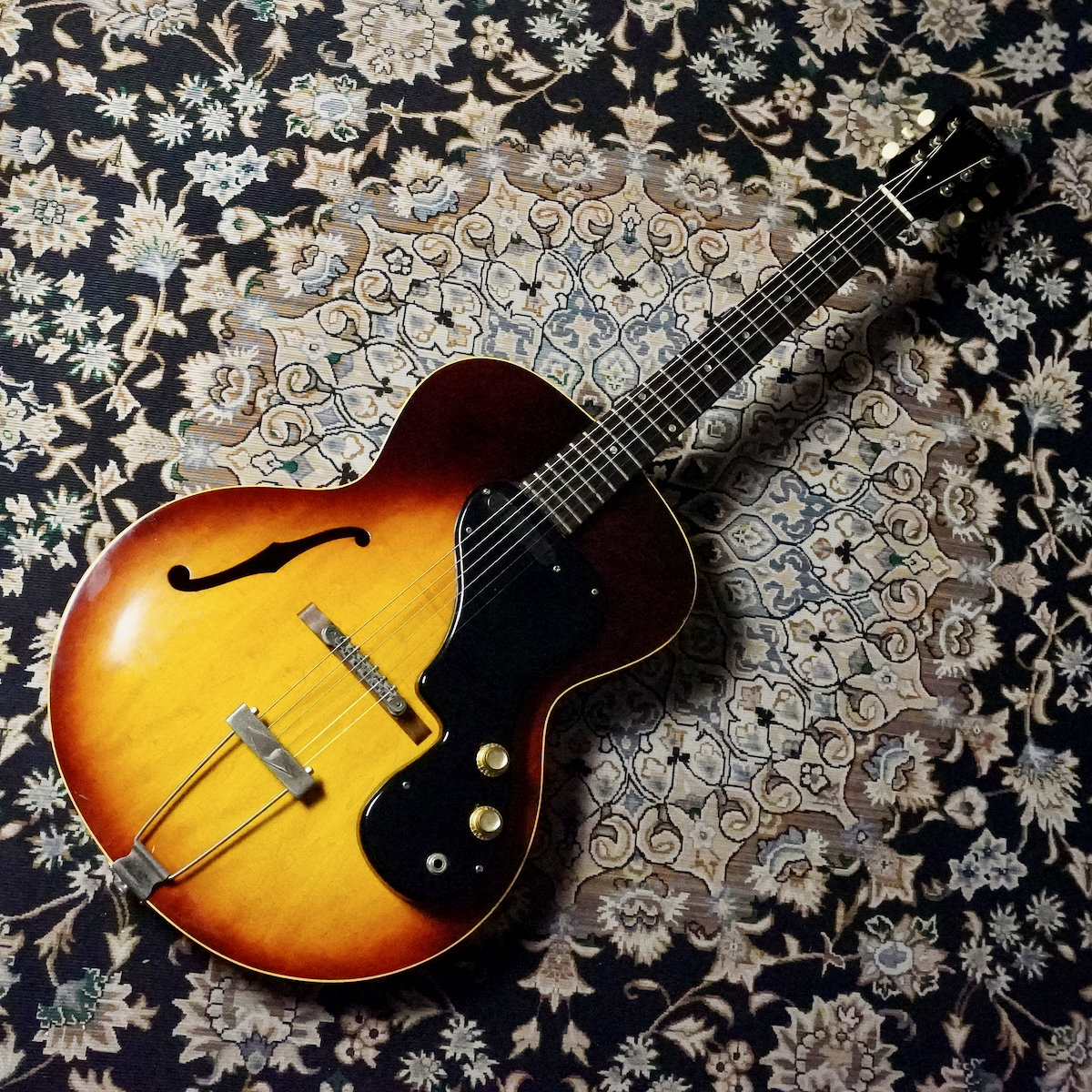 Gibson ES-120T Sunburst