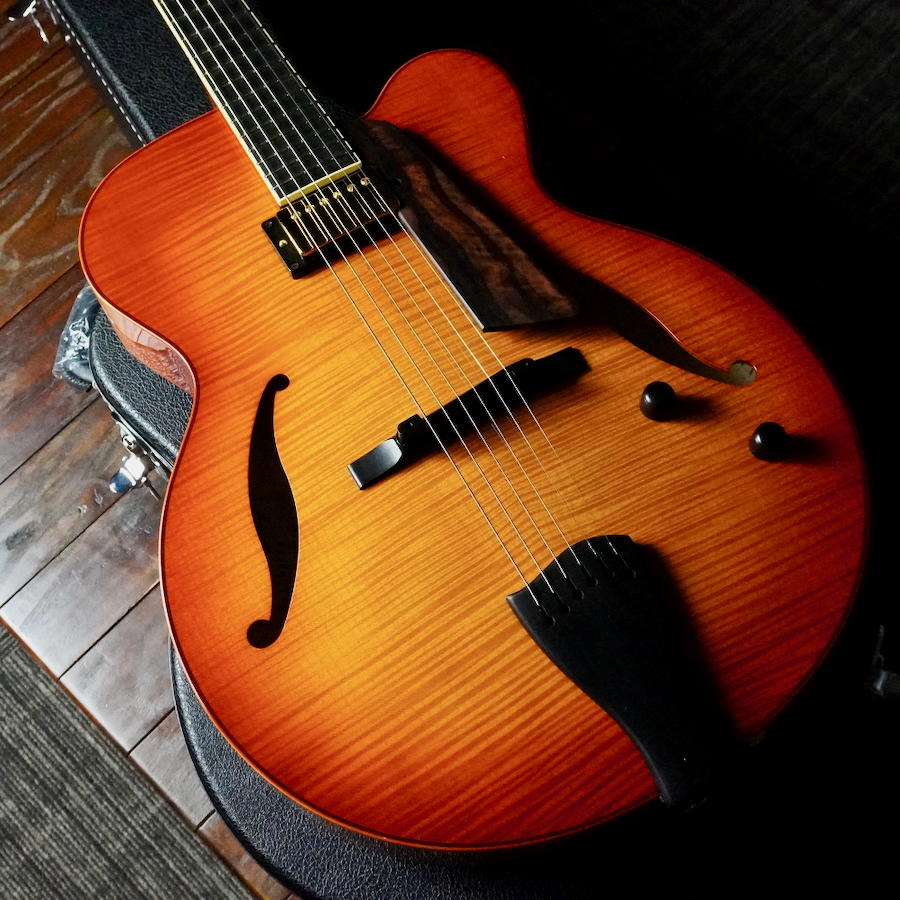 Sadowsky Jim Hall Model VLB Violin Burst